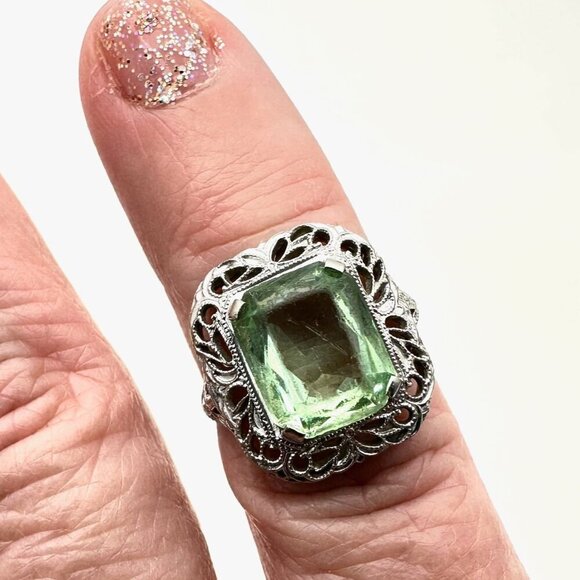 Estate Jewelry Antique Womens Ring 10K White Gold Green Glass Stone Size 4 - Picture 2 of 5